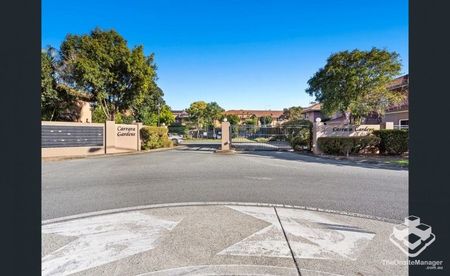 * Short term For Rent - Stylish Townhouse in Carrara - Photo 4