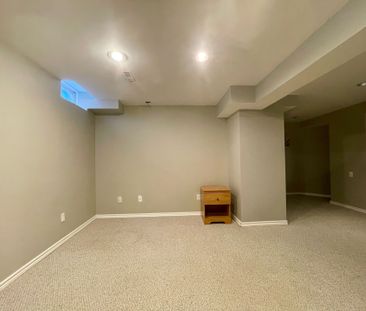 For Lease - 824 College Manor Drive Unit# Lower, Newmarket, Ontario - Photo 5