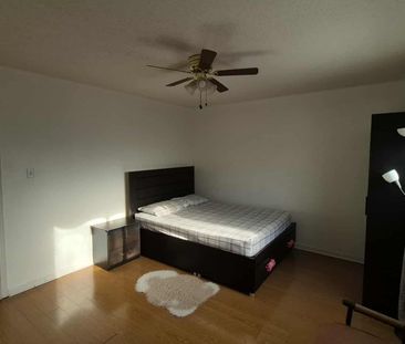For Lease - 124 Desert Sand Drive, Brampton, Ontario - Photo 2