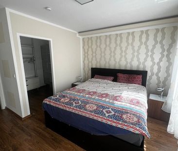 Exklusives Wohnen am Tillypark: Hochwertig möbliertes Haus - Photo 6