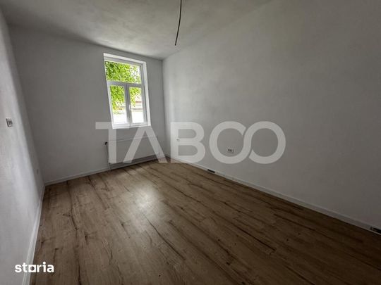 Apartament renovat la casa cu 3 camere 60 mpu pivnita Piata Cluj Sibiu - Fotografie 1