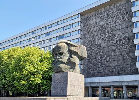 Wohnen im Kulturpalast - 4-Raum-Wohnung mit großer Loggia, zwei Bädern und Fitnessraum - Photo 1