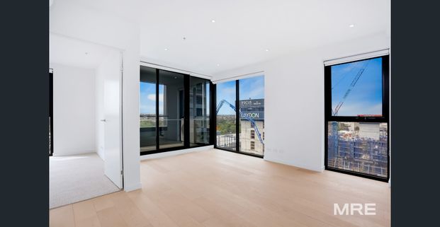 Chic living in the heart of Moonee Ponds - Photo 1