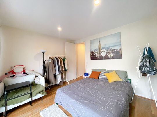 Charming Three-Bedroom Townhouse for Rent in Bundoora - Photo 1