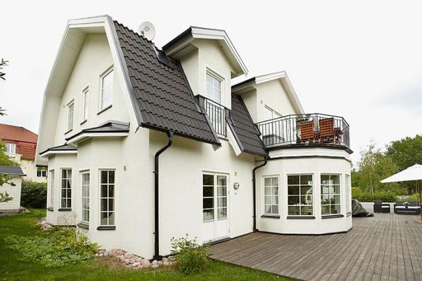 VILLA PÅ LIDINGÖ UTHYRES - Foto 1