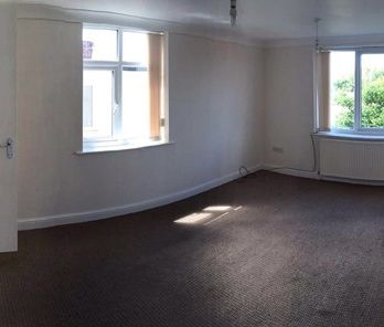 2 Bedroom Flat for Rent in Bloomfield rd , South shore , Blackpool, Fy - Photo 2