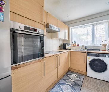 3 bedroom semi-detached house to rent - Photo 6