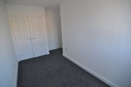 2 bed Apartment - To Let - Photo 5
