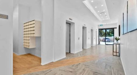 Semi-Furnished 1-Bedroom Apartment in Ellerslie - Photo 2