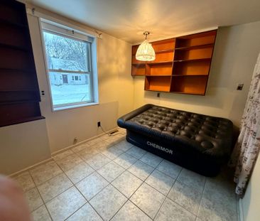 For Lease - 92 Gary Avenue, Hamilton, Ontario - Photo 5