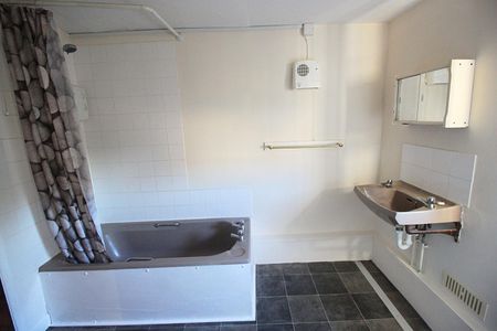 1 bedroom Flat To Let - Photo 4