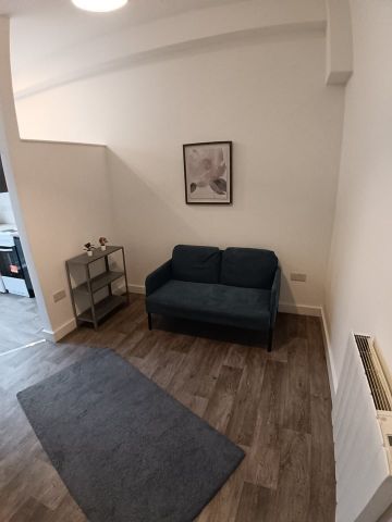 1 Bed Flat, Melfort Road, CR7 - Photo 2