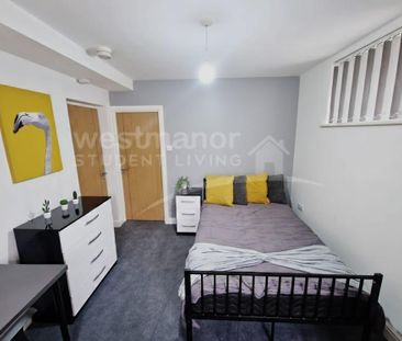 6 bedroom detached house to rent - Photo 3