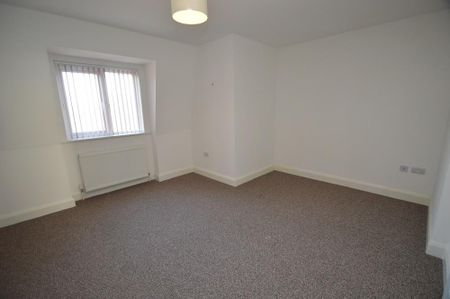 3 Bedroom Flat To Rent - Photo 4