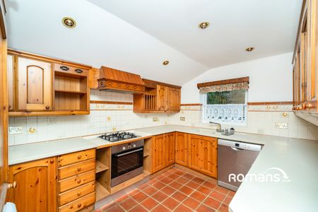 2 bedroom maisonette to rent - Photo 5