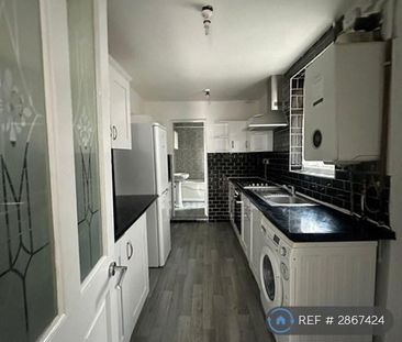 3 bedroom semi-detached house to rent - Photo 4