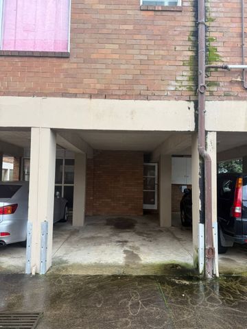 For Rent&colon; Spacious 2-Bedroom Unit in the Heart of Burwood - Photo 4