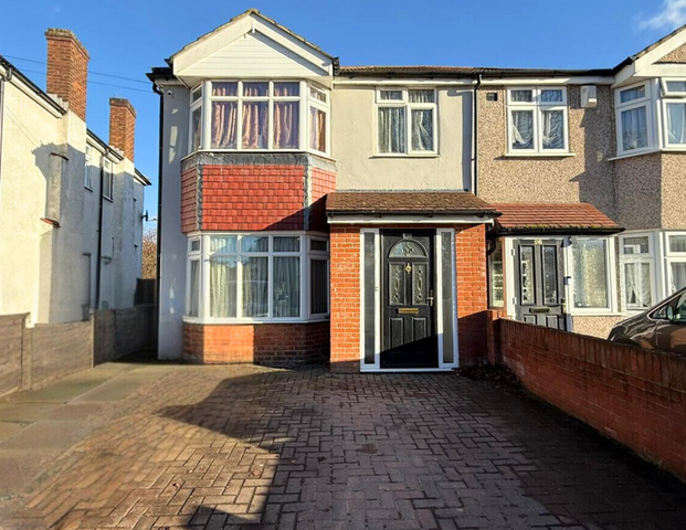 3 bedroom semi-detached house to rent - Photo 1