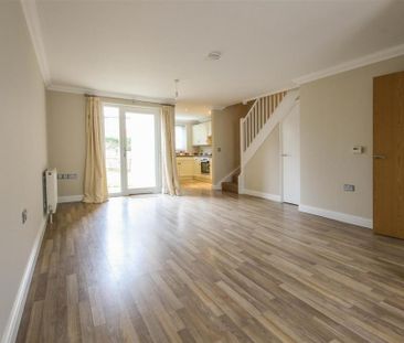 3 bedroom end of terrace house to rent - Photo 2