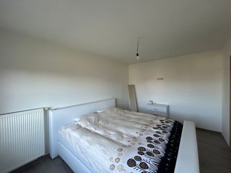 Prachtige halfvrijstaande gezinswoning met 5 slaapkamers - Photo 4