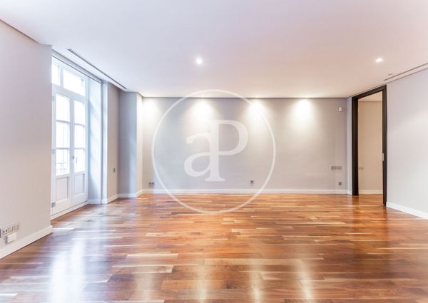 Flat for rent with Terrace in San Francesc (Valencia)