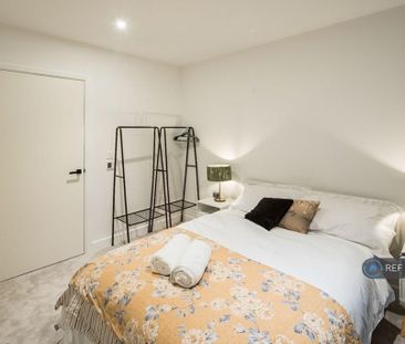 1 bedroom in a flat share to rent - Photo 5