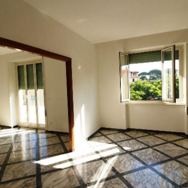 Monteverde Vecchio: Renovated, excellently located 2 bedroom, 2 baths, maid’s room, spacious double living-dining, terrace. Bright, silent, near villa Sciarra e Villa Pamphili park, shops, services and center. REF 2039 - Photo 1