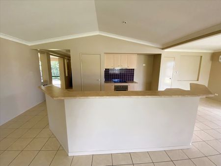 Large Family Home in Sought After Pacific Pines Location! - Photo 3