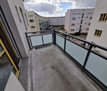 Extra großes Wohnzimmer und sonniger Balkon - einziehen und wohlfüh... - Foto 4