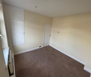 2 bed Terraced - To Let - Photo 6