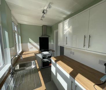 3 bedroom detached bungalow to rent - Photo 3