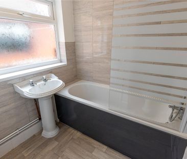 Dimsdale View East, Newcastle, Staffordshire, ST5 - Photo 2