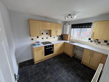 3 bedroom semi-detached house to rent - Photo 3