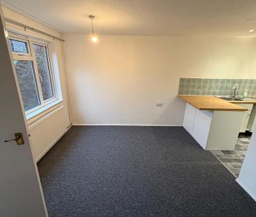 3 bedroom end of terrace house to rent - Photo 4