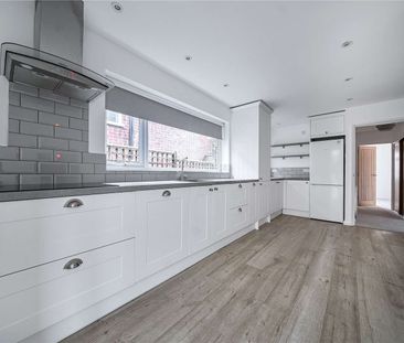 A charming and Spacious two-bedroom bungalow in a quiet, residentia... - Photo 4