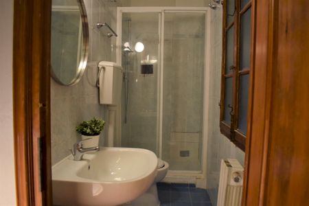 Bright and cozy private room in the city centre of Florence - Photo 5
