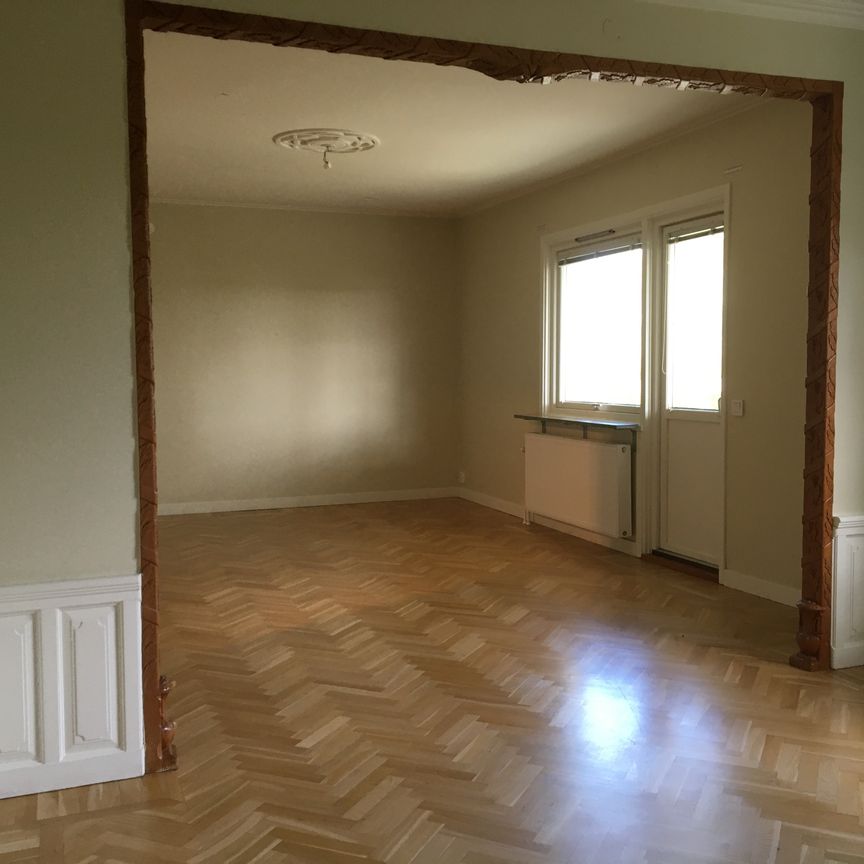 Lägenhet med två inglasade balkonger - Foto 1