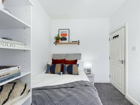 1 bedroom in a house share to rent - Photo 3