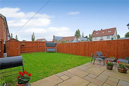3 bedroom semi-detached house to rent - Photo 2