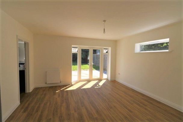 4 bedroom detached house to rent - Photo 1