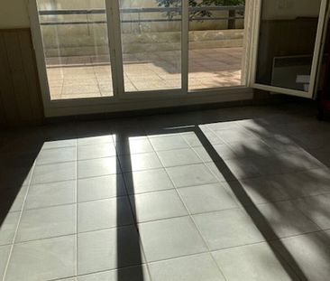 Location Appartement 2 pièces 41m² CHATEAURENARD 13160 - Photo 2