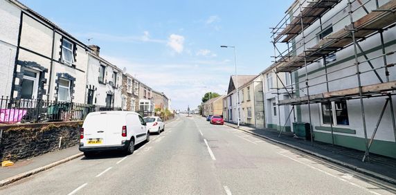 Neath Road, Plasmarl, SWANSEA - Photo 2