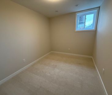 For Lease - 300 Mishi Private, Manor Park - Cardinal Glen and Area,... - Photo 3