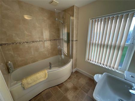 3 bedroom semi-detached house to rent - Photo 5