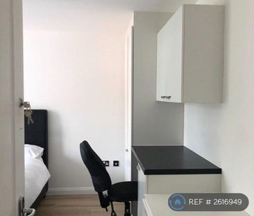 1 bedroom in a house share to rent - Photo 1