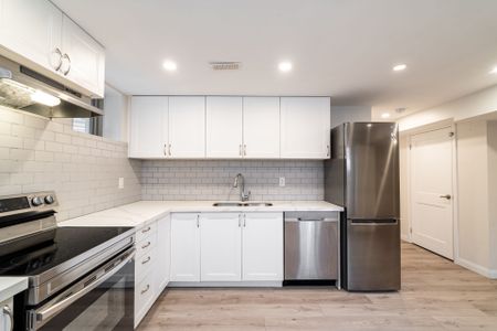 For Lease - 38 Busato Drive, Whitchurch-Stouffville, Ontario - Photo 3