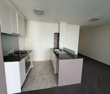 Unfurnished - One Bedroom Apartment - Photo 5