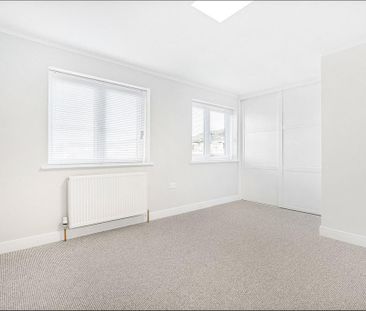 3 bedroom end of terrace house to rent - Photo 2