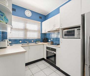 Light-Filled 2-Bedroom Apartment in Leafy, Secure Complex - Photo 1