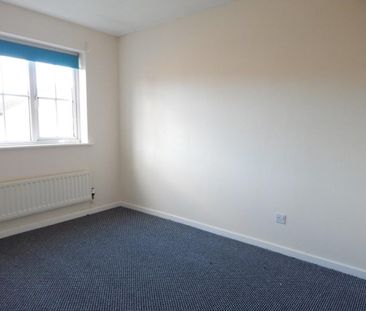 3 bedroom end of terrace house to rent - Photo 3